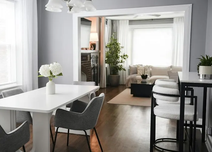 2br W/ Workspace - Coffee Bar - Near Transit * Chicago