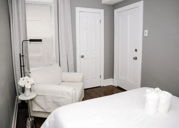 Apartment 2br W/ Workspace - Coffee Bar - Near Transit Chicago
