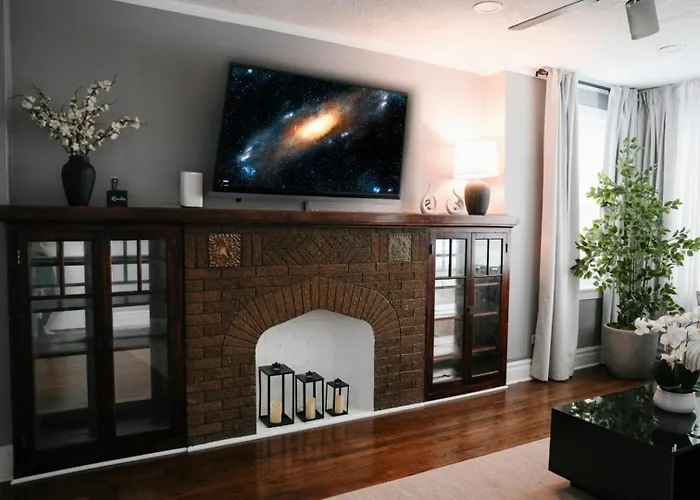2br W/ Workspace - Coffee Bar - Near Transit