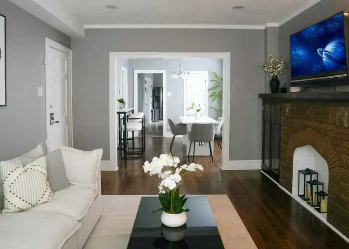 Apartment 2br W/ Workspace - Coffee Bar - Near Transit