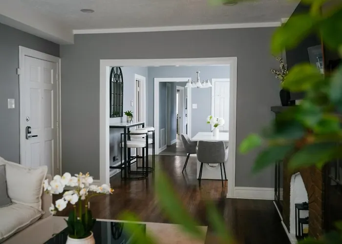 2br W/ Workspace - Coffee Bar - Near Transit * Chicago