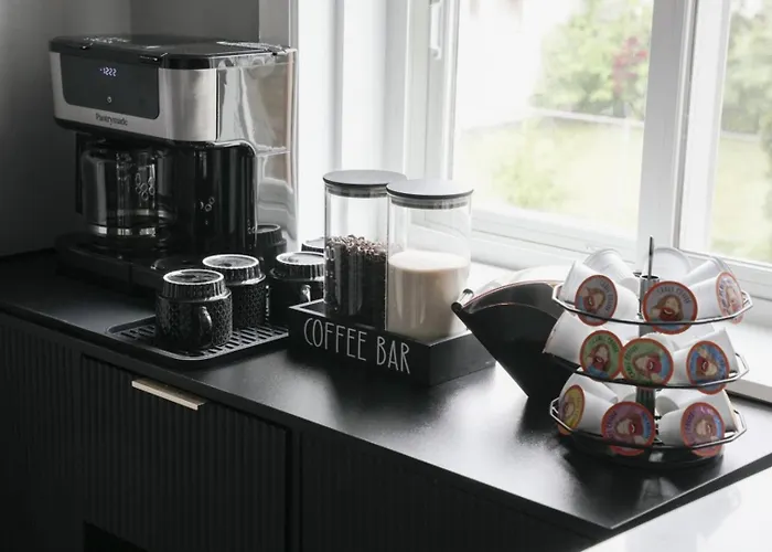 2br W/ Workspace - Coffee Bar - Near Transit Chicago